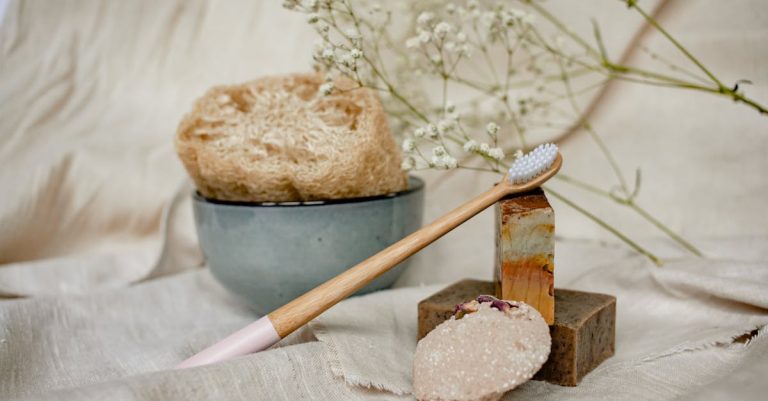 découvrez des astuces simples et efficaces pour réduire les déchets dans votre salle de bain et adopter un mode de vie plus écologique.