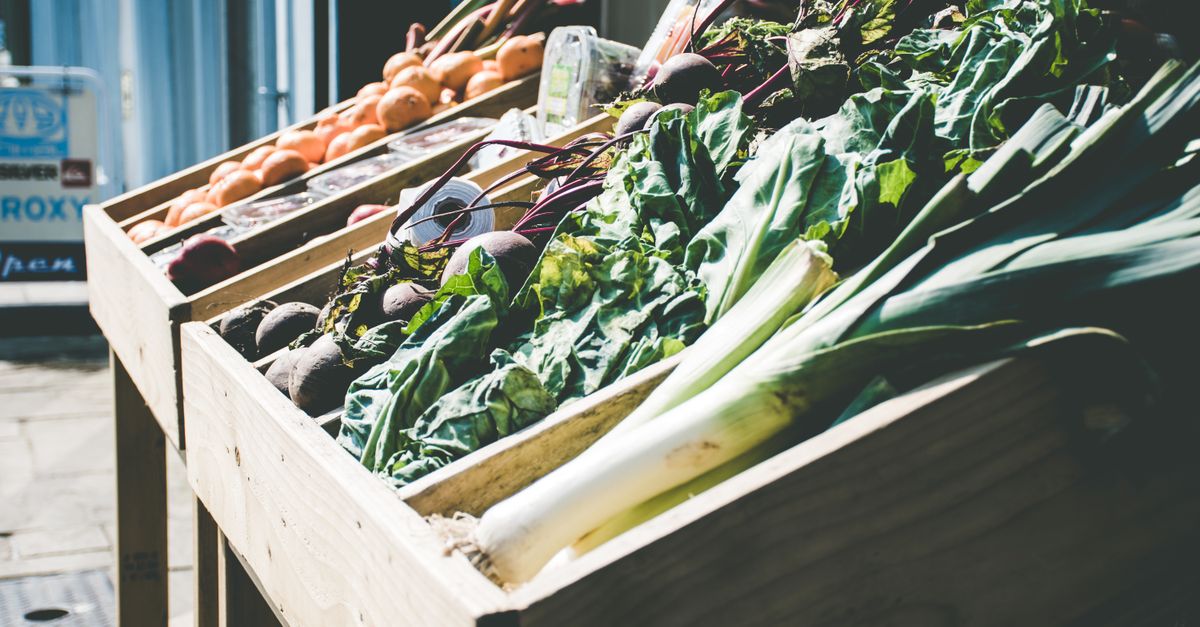découvrez comment manger bio sans dépasser votre budget grâce à nos conseils pratiques pour une alimentation saine et économique.