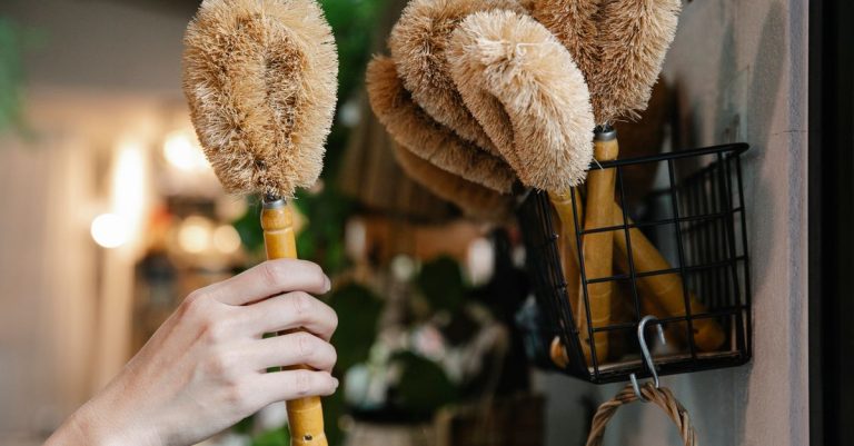 découvrez nos produits de nettoyage écologiques, efficaces et respectueux de l'environnement pour un intérieur propre et sain.