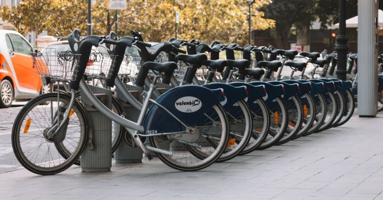 découvrez les solutions innovantes pour une mobilité durable, alliant respect de l'environnement, efficacité et confort au quotidien.