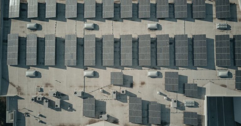 découvrez des stratégies efficaces pour réduire votre empreinte carbone et contribuer à la protection de l'environnement.