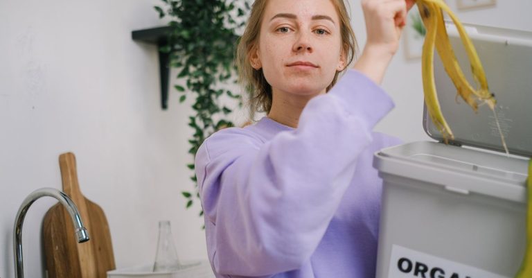 découvrez comment adopter des habitudes durables pour protéger l'environnement et vivre de manière responsable au quotidien.